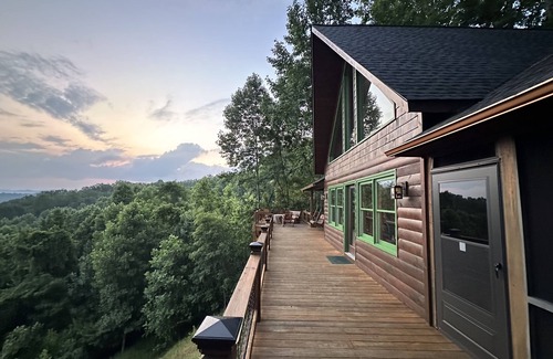 Morganton Cabin | Breath Taking - Long Range Mountain Views & Lake Blue Ridge at Your Finger Tips!