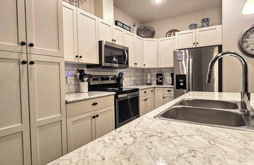 Okanagan-Similkameen Cottage | Breathe, Unwind, Explore - Beautiful and inviting cottage, steps from the lake