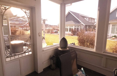 Okanagan-Similkameen Cottage | Breathe, Unwind, Explore - Beautiful and inviting cottage, steps from the lake