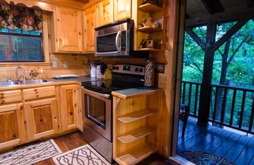 Broken Bow Cabin | Breathless Cabin Includes Free Wifi, Parking Onsite, Private Hot Tub, and BBQ by Redawning