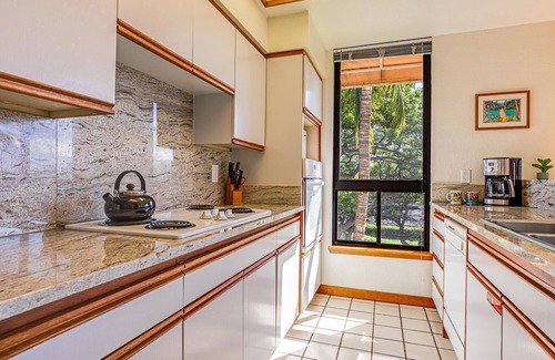 Waikoloa Condo | Breathtaking Mountain Views Beach Walk Condo w/Marble Bath