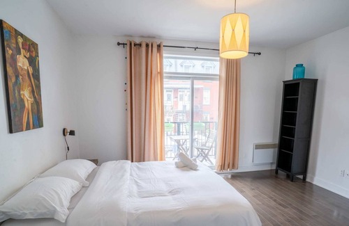Sainte-Marie Apartment | Breathtaking 3 Beds Apt. ~ FREE Parking on site!
