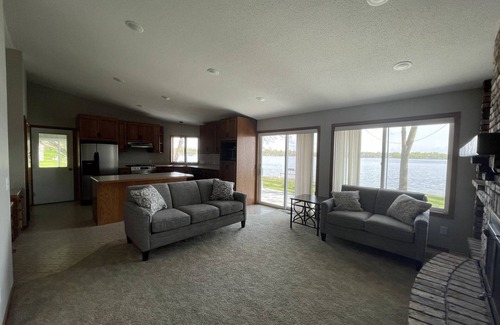 Alexandria House | Breathtaking! 4BR/3BA Cabin - 30ft from lakeshore on Alexandria Chain of Lakes