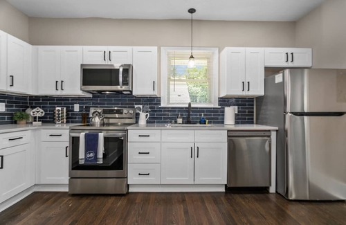 Merriam House | Breathtaking 5 BR home in Johnson County