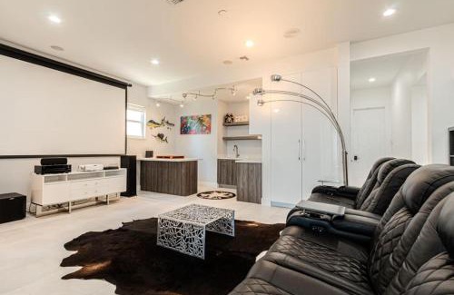 Caloosahatchee House | Breathtaking 6BD Riverfront Mansion w Pool