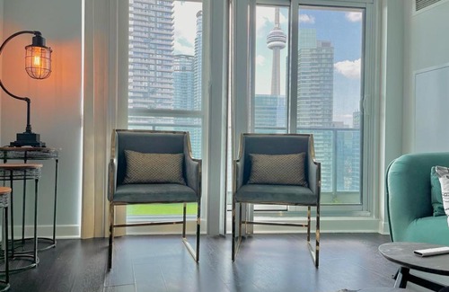 Downtown Toronto Apartment | Breathtaking CN Tower & lakeview in heart of DT