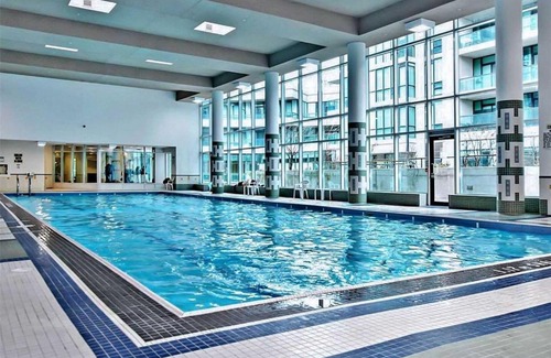 Downtown Toronto Apartment | Breathtaking CN Tower & lakeview in heart of DT