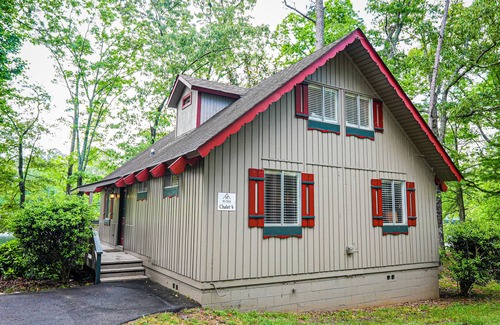 Pine Mountain House | Breathtaking Dog friendly chalet within walking distance of all amenities