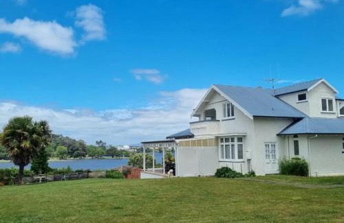 Frankton House | Breathtaking Hamilton Lake Views