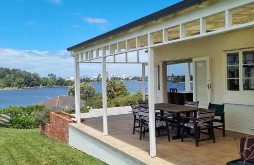 Frankton House | Breathtaking Hamilton Lake Views