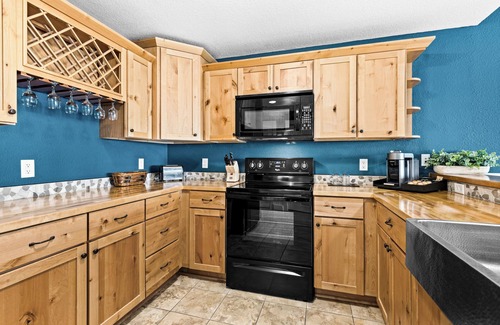 Two Harbors Apartment | Breathtaking Lake Views | 1BR w/King Suite | Pools