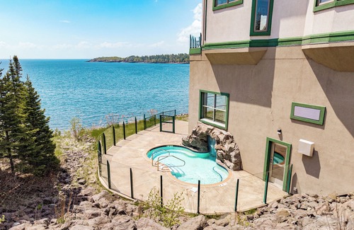 Two Harbors Apartment | Breathtaking Lake Views | 1BR w/King Suite | Pools