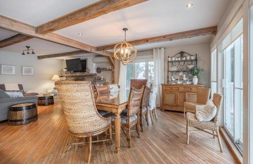 Chertsey Ski Chalet | Breathtaking Lake View With Spa Chalet 360