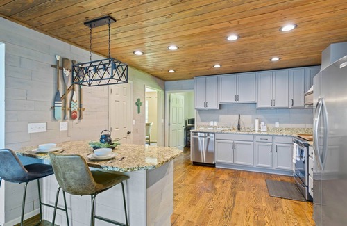 Shady Bay House | Breathtaking Lakefront Oasis: Arcade, Beach with Private Dock, Families/Events