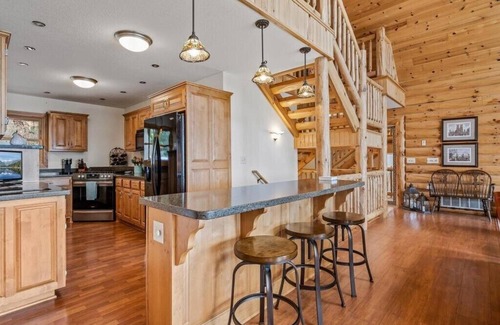 Rush City House | Breathtaking Lakeside Log Cabin with Spacious Patio/Deck feat. Gorgeous Views