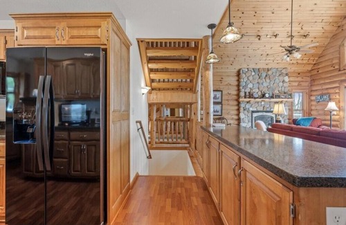 Rush City House | Breathtaking Lakeside Log Cabin with Spacious Patio/Deck feat. Gorgeous Views