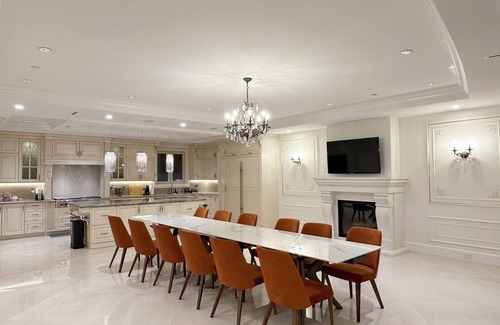 West Vancouver House | Breathtaking Ocean Views Palace with Hot Tub & Pool