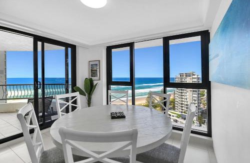 Surfers Paradise Apartment | Breathtaking Ocean View 3-Bedroom Apartment with Parking