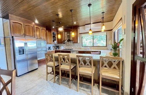 Ballena House | Breathtaking OceanView, mins to the Beach, 3 Master Suites, Luxury Home NEW POOL
