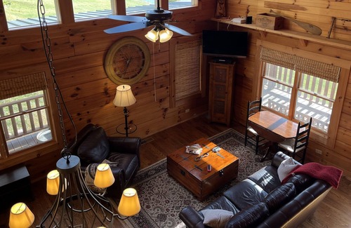Galax Cabin | Breathtaking River View/Cozy Log Cabin