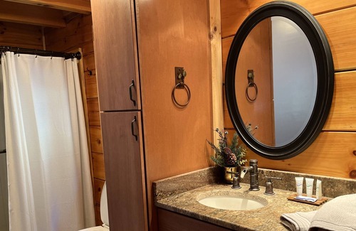 Galax Cabin | Breathtaking River View/Cozy Log Cabin