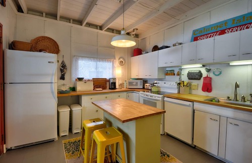 Frontenac Cottage | Breathtaking River Views from Quaint Historic Round Island Cottage