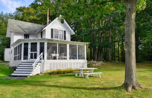 Frontenac Cottage | Breathtaking River Views from Quaint Historic Round Island Cottage