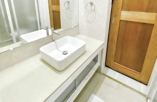 Poblacion Villa | Breathtaking sea and hill view. 5 mins drive to beach. Pet Friendly.