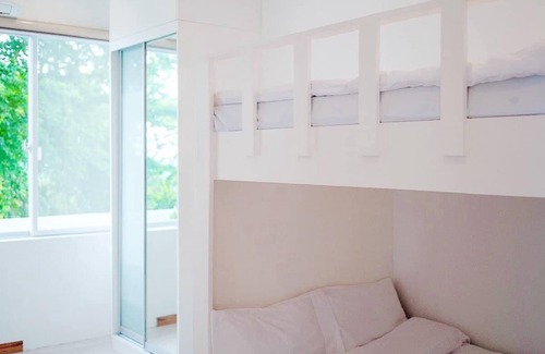 Poblacion Villa | Breathtaking sea and hill view. 5 mins drive to beach. Pet Friendly.