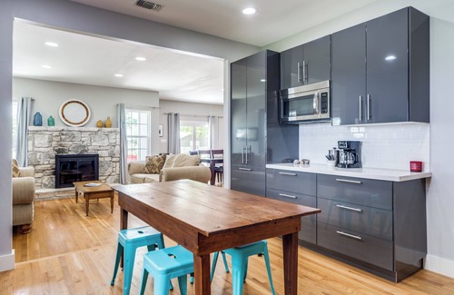 Comfort House | Breathtaking Texas Hill Country Getaway for Everyone - Sleeps 16