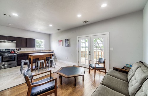 Comfort House | Breathtaking Texas Hill Country Getaway for Everyone - Sleeps 16