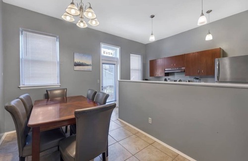 Shaw House | Breathtaking Unit in Shaw - 4 Queen beds 1W