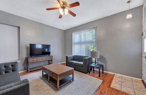 Shaw House | Breathtaking Unit in Shaw - 4 Queen beds 1W