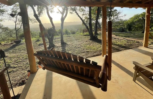 Utopia House | Breathtaking Utopian Hill Top Views 5/2 Log Home w/Hot tub