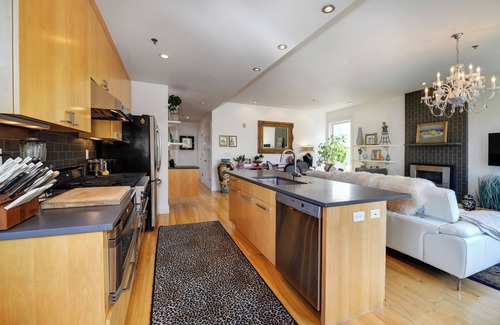 Flagstaff Apartment | Breathtaking Views! 15 minute walk to Pearl St. & 5 minutes to Hiking.