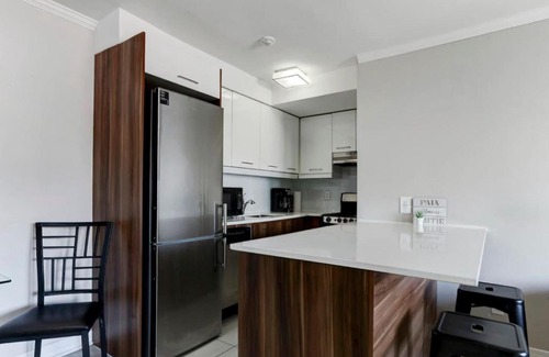 Downtown Montreal Apartment | Breathtaking Views and Downtown Energy