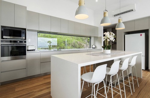 Jubilee Pocket House | Breathtaking views and stunning amenities in the heart of Airlie Beach