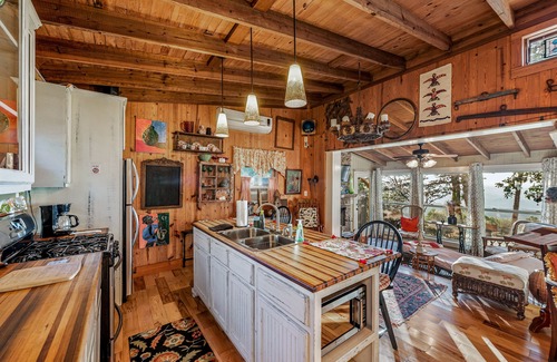 Mentone Cottage | Breathtaking Views From Any Room With Great Rates