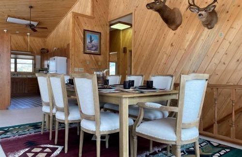 Wapiti House | Breathtaking views in the heart of the Wapiti Valley