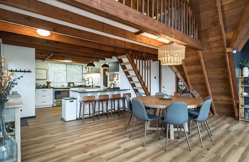 Innsbrook Ski Chalet | Breathtaking Views + Private Beach