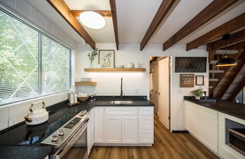 Innsbrook Ski Chalet | Breathtaking Views + Private Beach