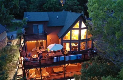 Lampe Cabin | BREATHTAKINGLY BEAUTIFUL-4BR/4BA Lakefront Cabin-Sleeps 10