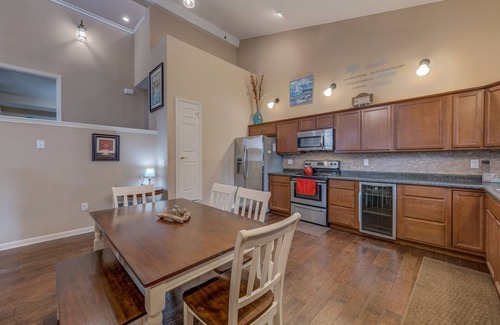 Pepin Condo | Breeze Condo - Luxury Stay 2 Blocks from Beach