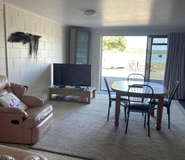 Parua Bay House | Breeze Inn