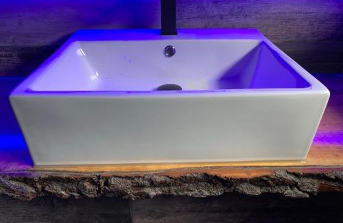 Blackpool Town Center House | BREEZE SUITES - LUXURY GROUP ACCOM - SLEEPS 19