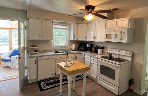Wisconsin Dells House | Breezeway Bay: Waterfront Full House