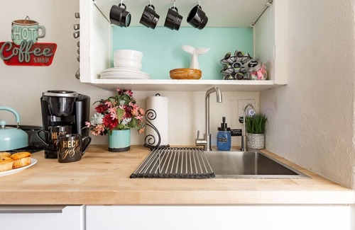 Downtown Tucson Apartment | Breezy 1BR Retreat – Walk to UofA & Spring Fun!