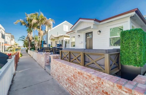 Mission Beach House | Breezy Bayside Cottage