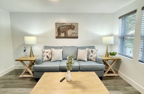 Parkside Apartment | Breezy Beaches, Florida vacation getaway w/ KING BED