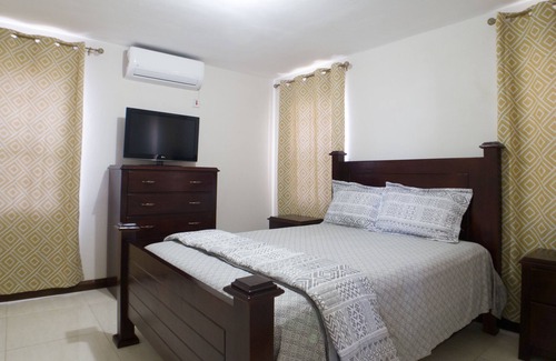 Portmore Villa | Breezy Beachfront Villa in the sunshine